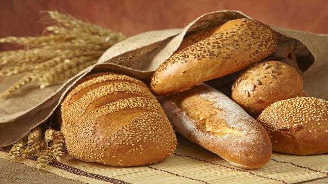 نان در سوریه در بازار سیاه به فروش می‌رسد